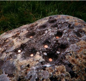 Pöide khk Tumala hiie lohukivi